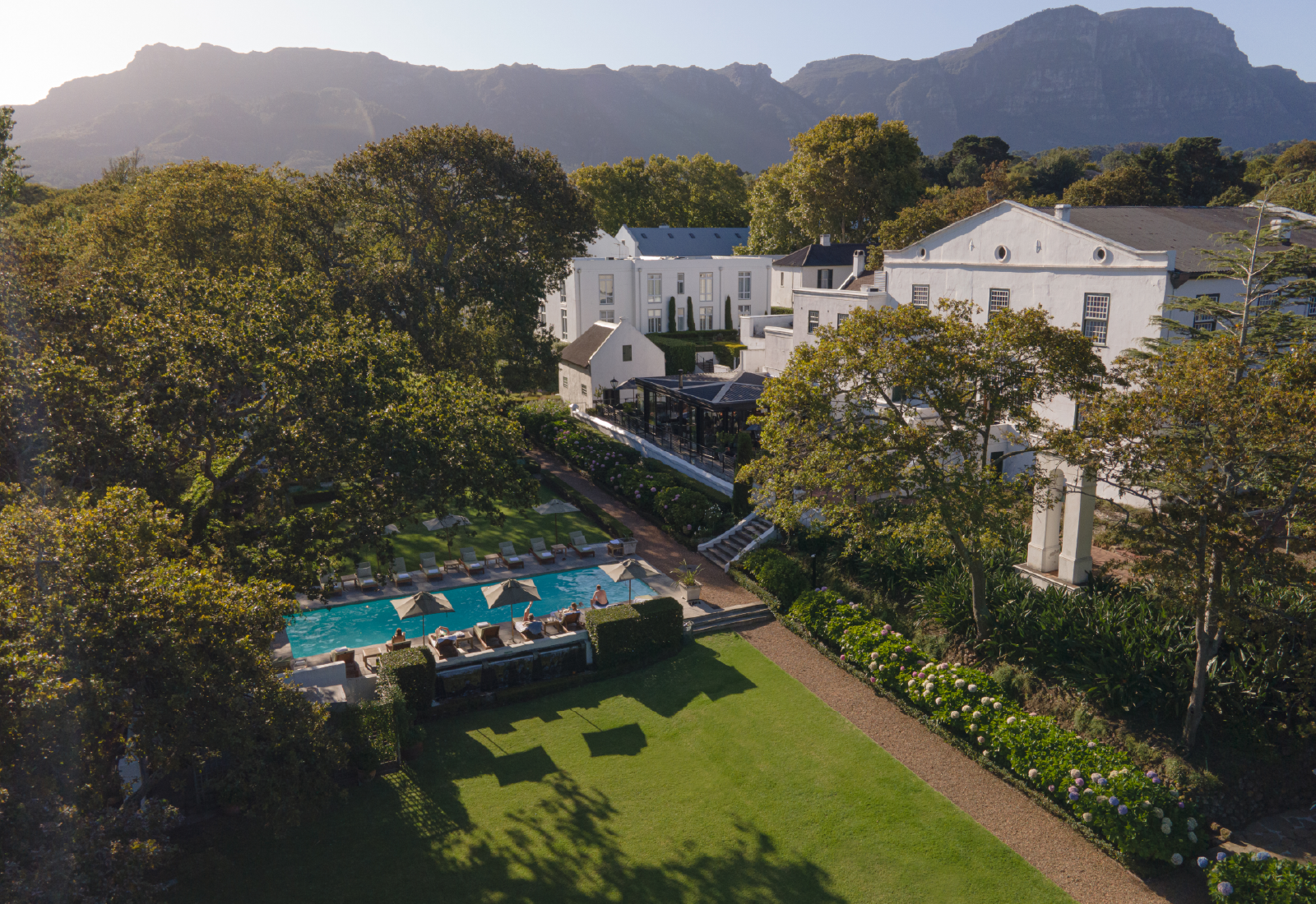 Alphen_Gallery. Grounds. 1