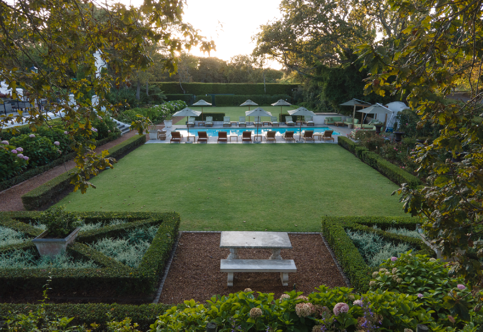 Alphen_Gallery. Grounds. 13