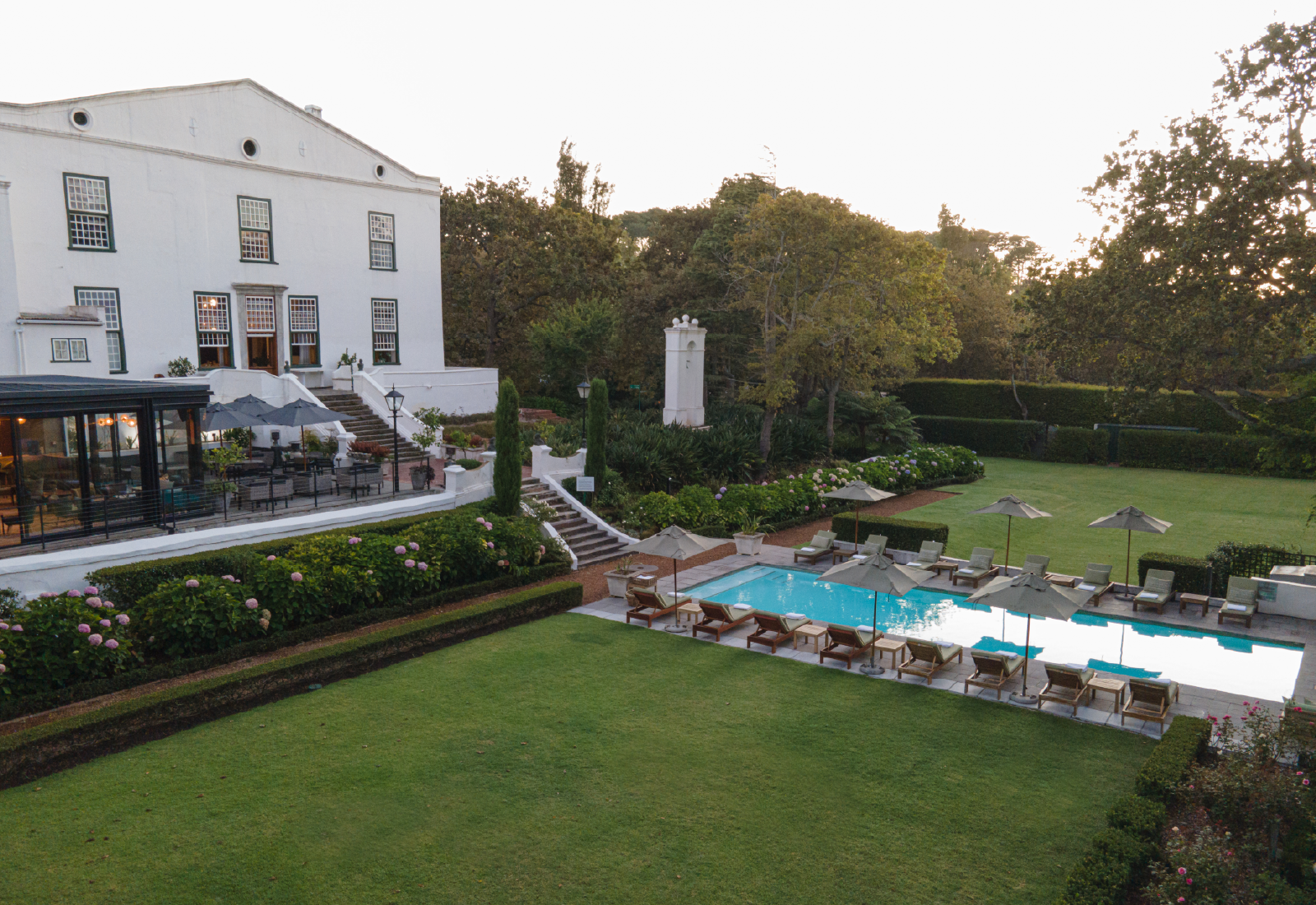 Alphen_Gallery. Grounds. 14