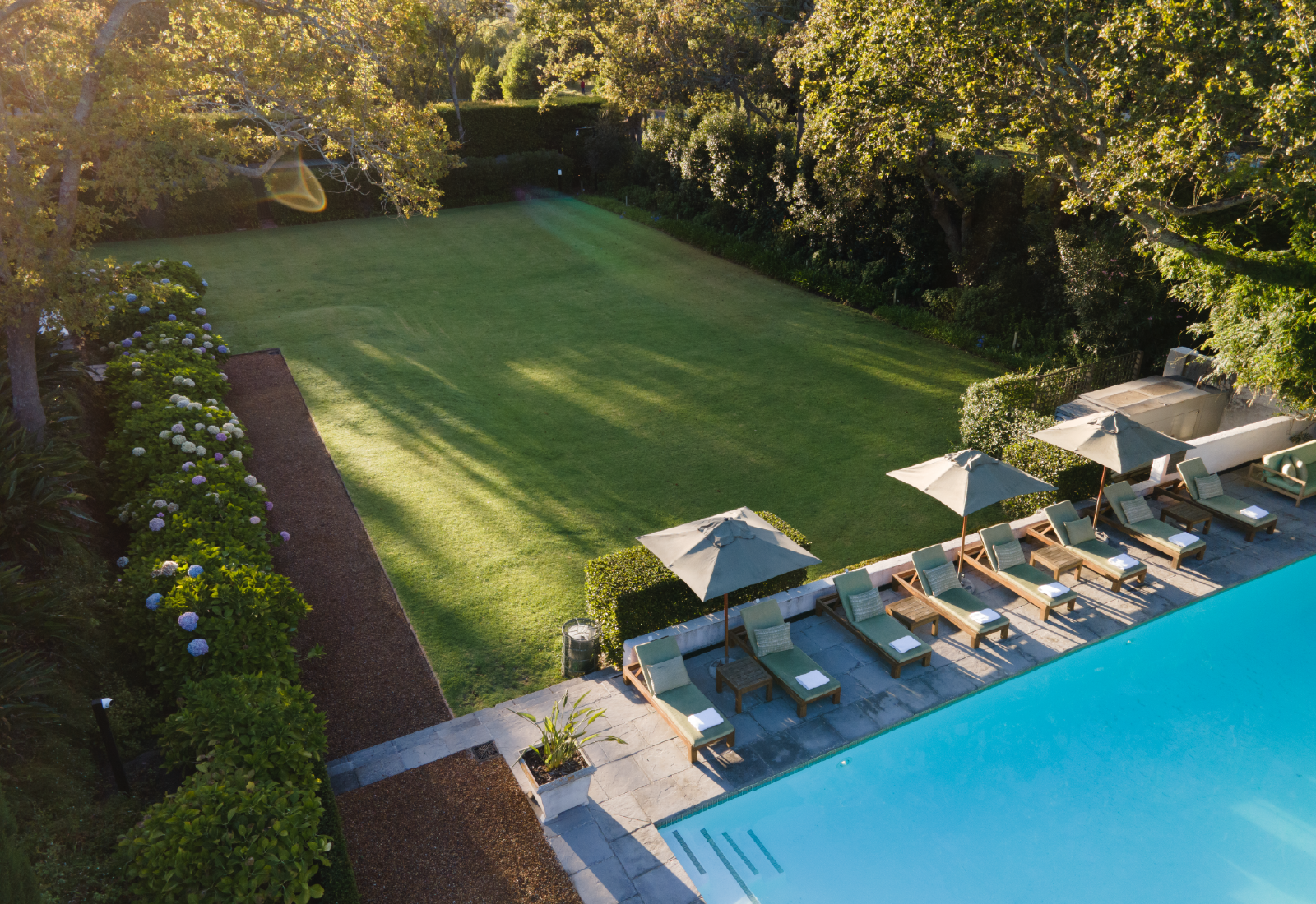 Alphen_Gallery. Grounds. 15