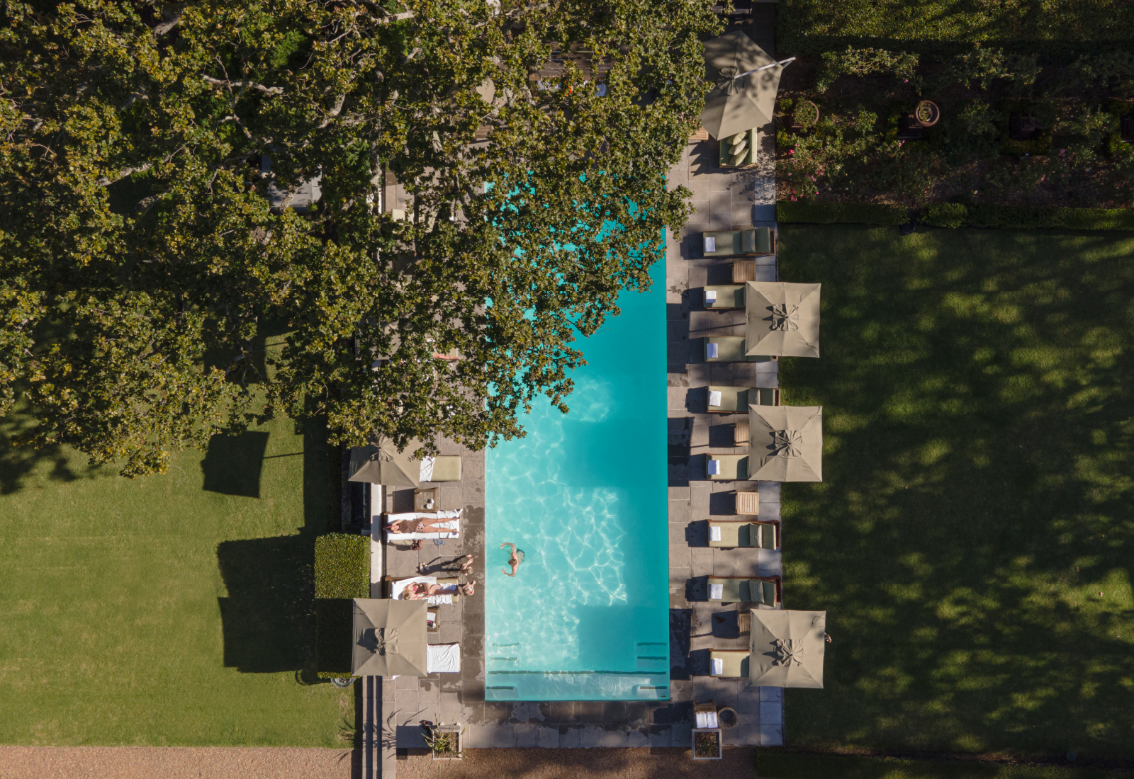 Alphen_Gallery. Grounds. 16