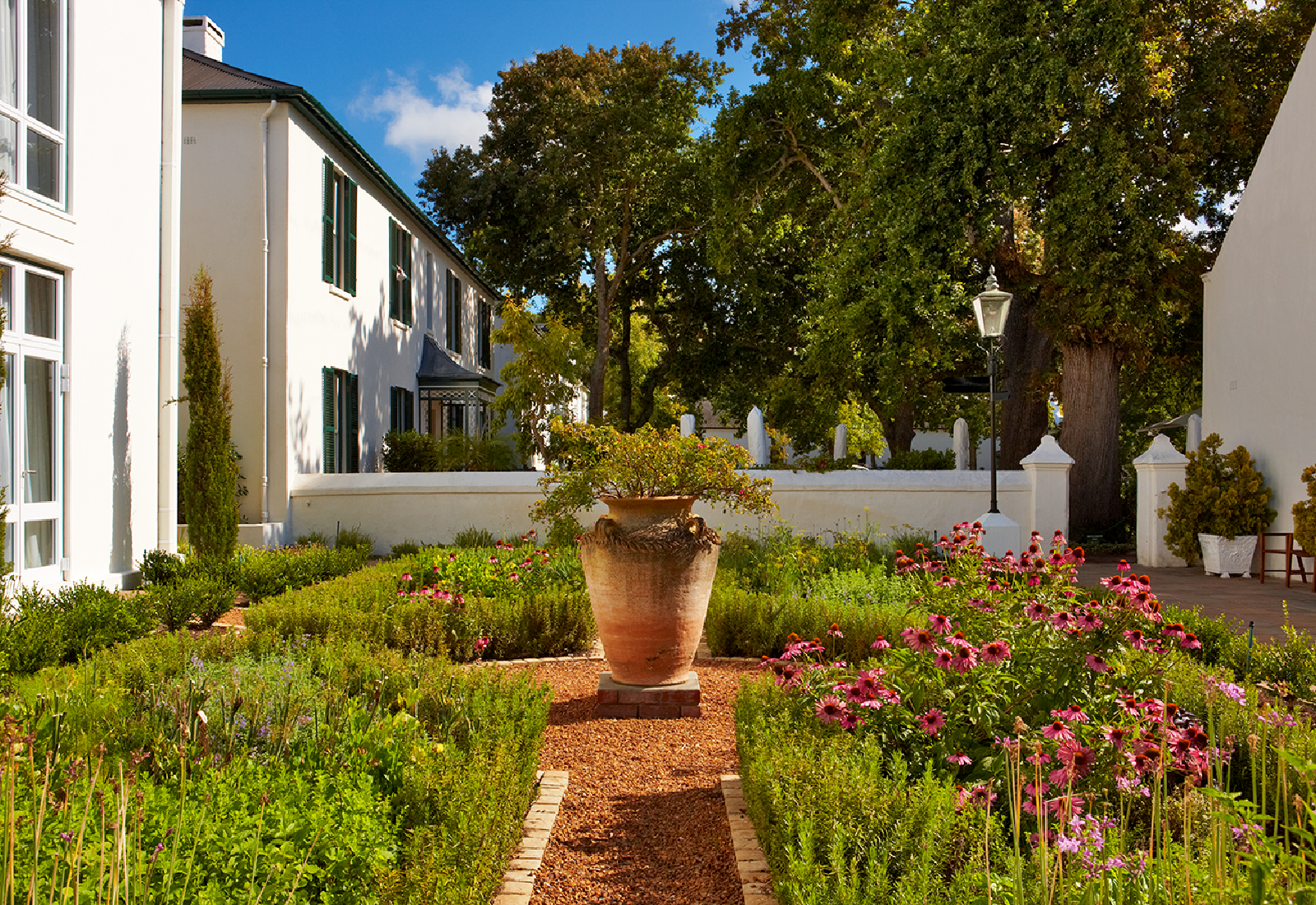 Alphen_Gallery. Grounds. 7